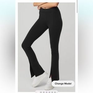 Alo Yoga Airbrush High Waist Flutter Legging in Black